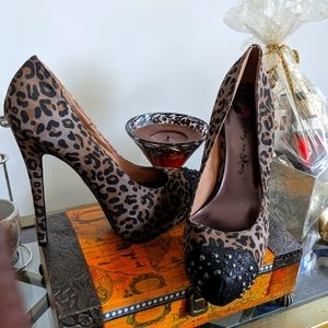 Penny loves Kenny - High Stepping Pumps!